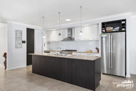 Property photo of 28 Oakbank Drive Mount Helen VIC 3350