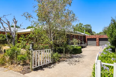 Property photo of 6 Somerset Crescent Mansfield VIC 3722