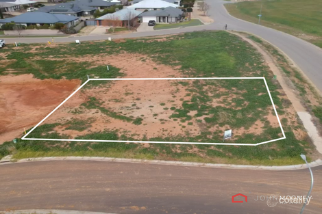 2 Bullwinkel Cres, Lloyd, NSW 2650
