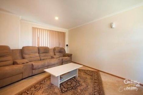 Property photo of 19 Sandhurst Mews Hampton Park VIC 3976