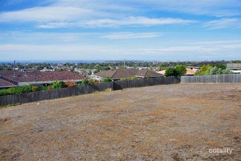 Property photo of 1 Hillbank Close Hamlyn Heights VIC 3215