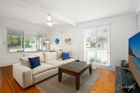 Property photo of 4 Pindarri Avenue Berkeley Vale NSW 2261