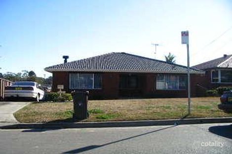 4 Oak Dr, Georges Hall, NSW 2198