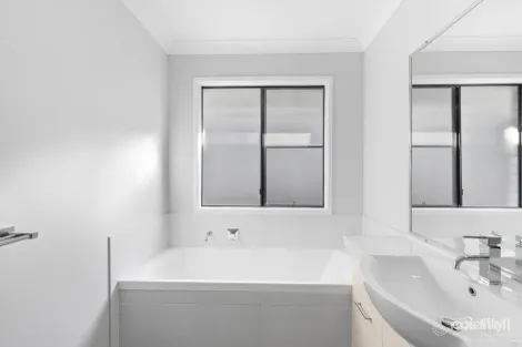 Property photo of 18 Emperor Drive Redland Bay QLD 4165