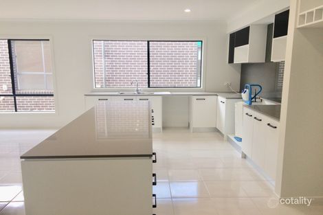 Property photo of 7 Haven Way Rockbank VIC 3335