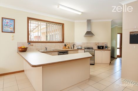 Property photo of 10 Condon Place Lavington NSW 2641
