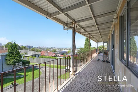 Property photo of 3/1 Pine Crescent Coniston NSW 2500