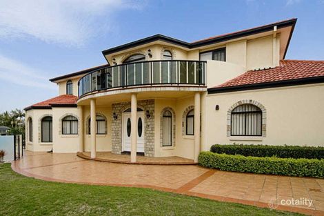 Property photo of 2 King James Court Paradise Point QLD 4216