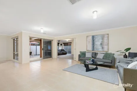 Property photo of 2 Yankos Drive Werribee VIC 3030