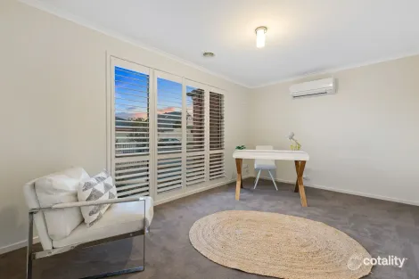 Property photo of 2 Yankos Drive Werribee VIC 3030