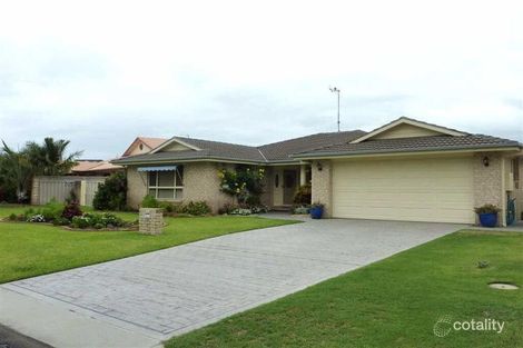 51 Amanda Cres, Forster, NSW 2428
