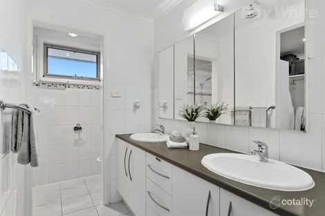 Property photo of 2 Blaxland Avenue Frankston South VIC 3199