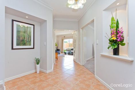 Property photo of 10 Kenneally Circuit Salter Point WA 6152