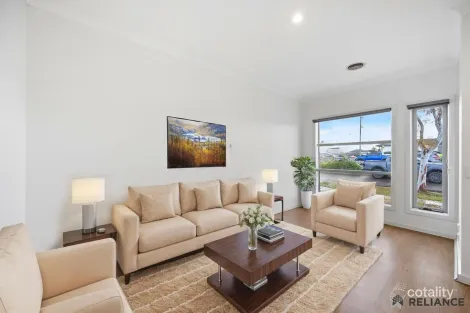 Property photo of 1/12 Harness Court Truganina VIC 3029