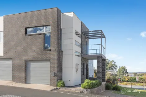 Property photo of 2/2 Keith Waller Rise Casey ACT 2913