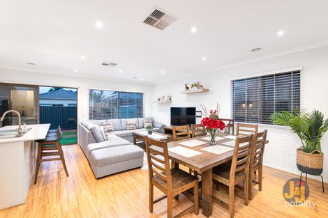Property photo of 5 Emblem Way Craigieburn VIC 3064