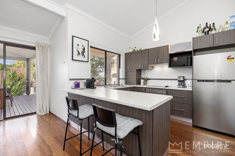 5/6 Mount Henry Rd, Como, WA 6152