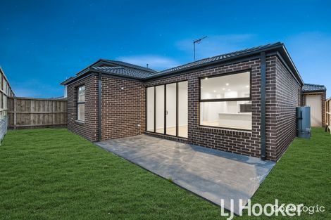 Property photo of 22 Stature Avenue Clyde North VIC 3978