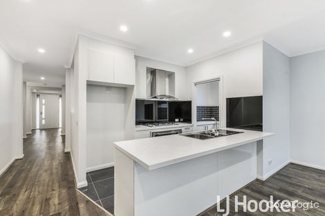 Property photo of 22 Stature Avenue Clyde North VIC 3978