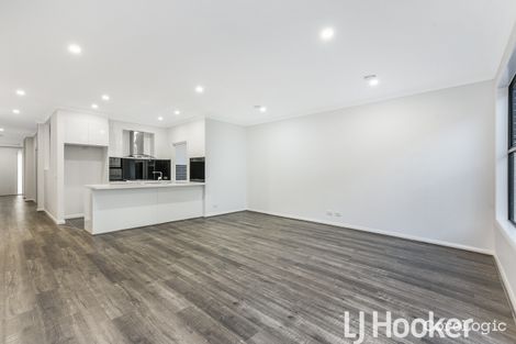 Property photo of 22 Stature Avenue Clyde North VIC 3978