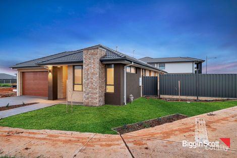 Property photo of 2 Colosseum Drive Strathtulloh VIC 3338