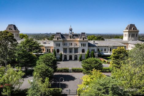 4 Wiltshire Dr, Kew, VIC 3101