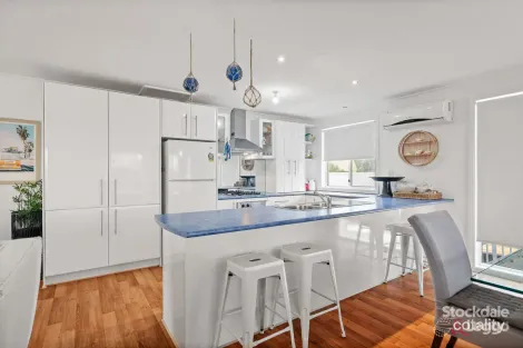 Property photo of 27 Red Rocks Road Cowes VIC 3922