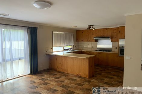 Property photo of 9 Lawson Way Endeavour Hills VIC 3802
