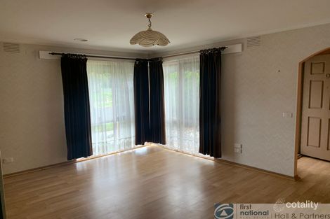 Property photo of 9 Lawson Way Endeavour Hills VIC 3802