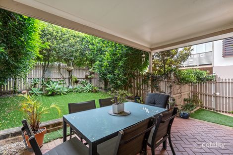 Property photo of 2/48 Yeronga Street Yeronga QLD 4104