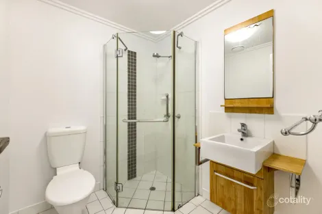 Property photo of 302/2-8 Centenary Close Manoora QLD 4870