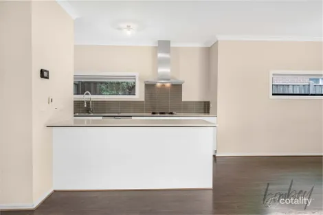 Property photo of 42 Trillium Boulevard Mickleham VIC 3064