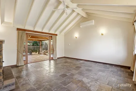 Property photo of 2 Dolton Place Warnbro WA 6169