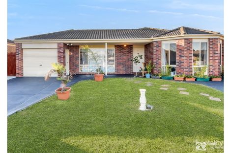 8 Nandaly Pl, Cranbourne West, VIC 3977