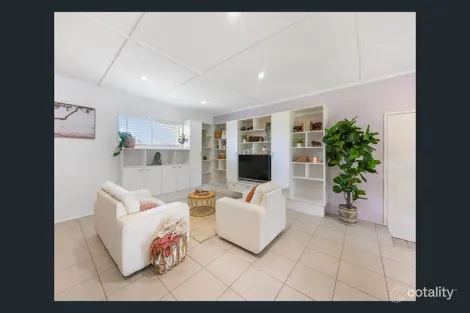 Property photo of 34 Knockator Crescent Centenary Heights QLD 4350