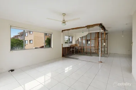Property photo of 2/6 Vernia Place Biggera Waters QLD 4216