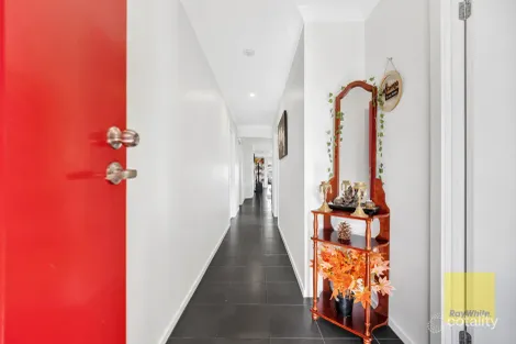 Property photo of 10 Giselle Grove Tarneit VIC 3029