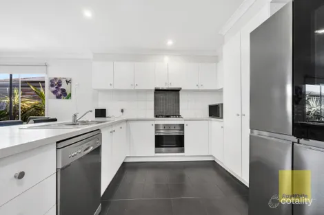 Property photo of 10 Giselle Grove Tarneit VIC 3029