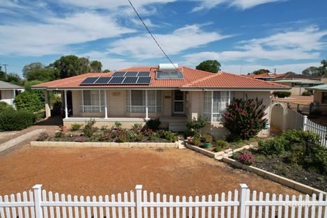 14 Suburban Rd, Quairading, WA 6383