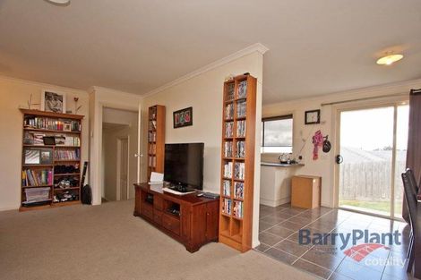 Property photo of 8 Luca Place Pakenham VIC 3810