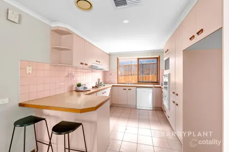 Property photo of 4 Bowen Court Berwick VIC 3806