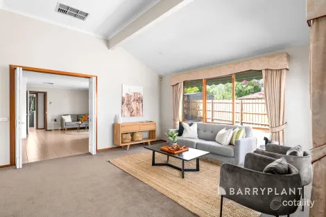 Property photo of 4 Bowen Court Berwick VIC 3806