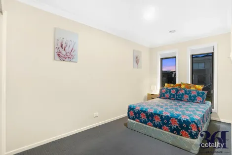 Property photo of 27 Ravenshaw Chase Tarneit VIC 3029