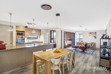 Property photo of 18 Barn Owl Avenue Wadalba NSW 2259