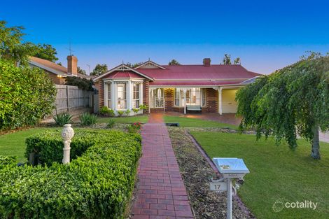 Property photo of 17 Edrington Park Drive Berwick VIC 3806