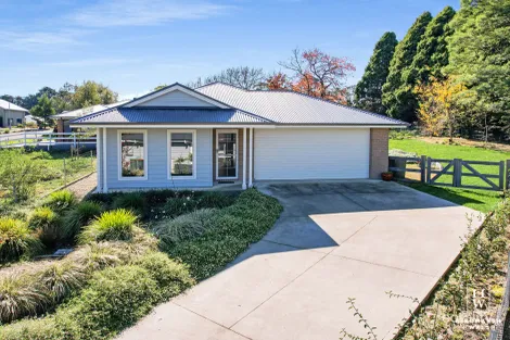 6 Lochinvar Dr, Bundanoon, NSW 2578