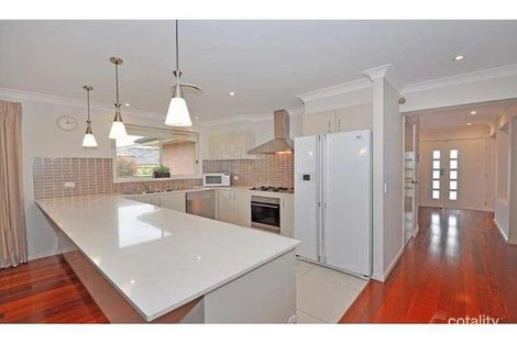 17 Honeyeater Cres, Beaumont Hills, NSW 2155