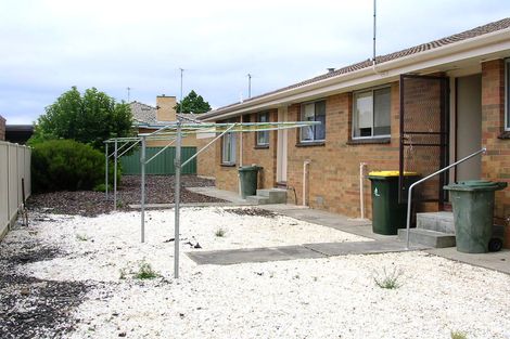 2/410 Gillies St N, Wendouree, VIC 3355