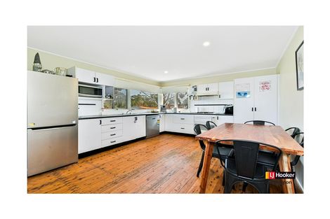 Property photo of 27 Manooka Crescent Bradbury NSW 2560