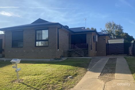 17 Fairbairn Cres, Kooringal, NSW 2650